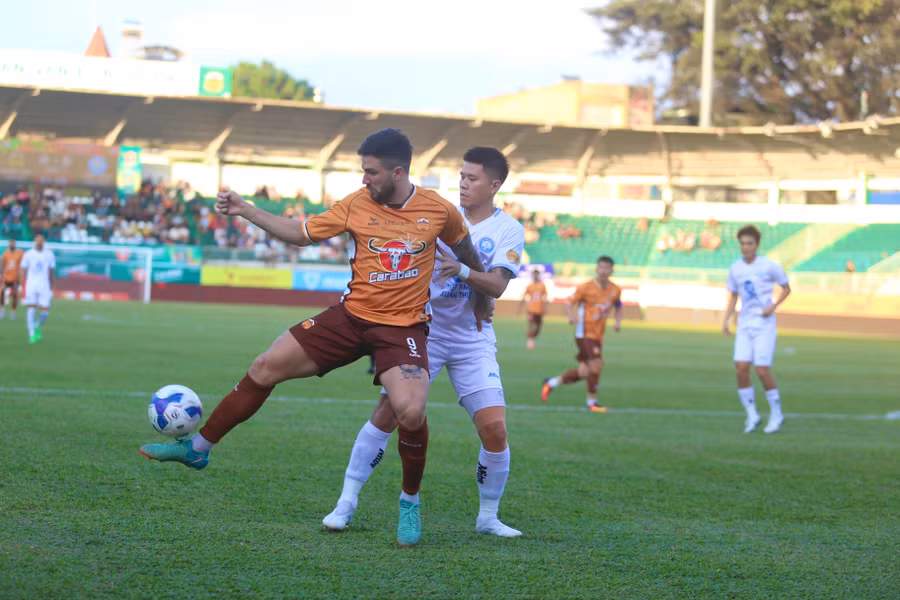 2 đội đã cầm chân nhau trong trận cầu không bàn thắng. Ảnh: Văn Ngọc