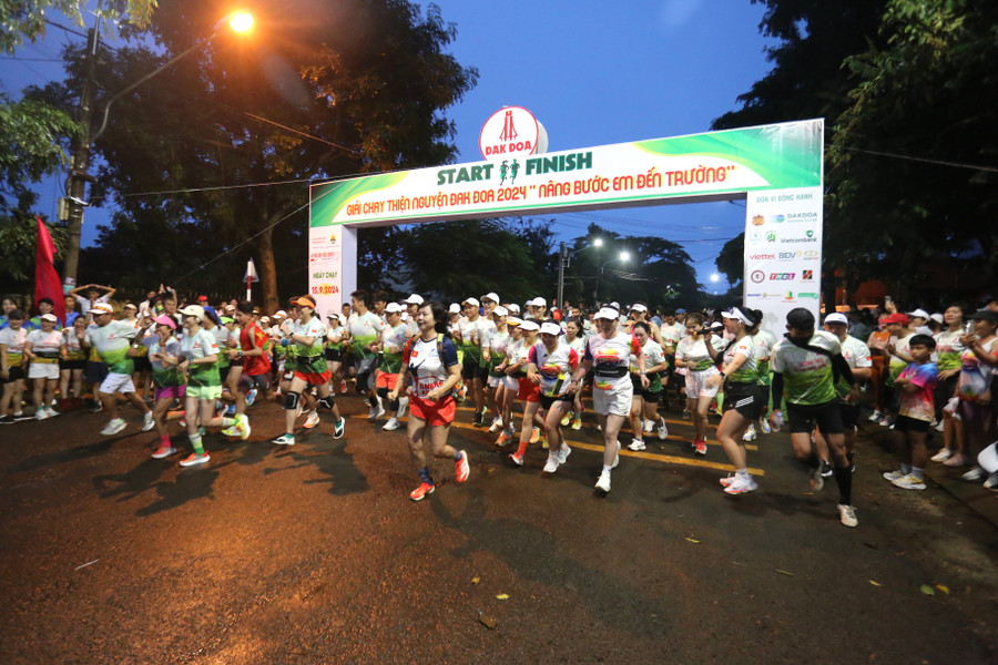 Hơn 1.500 VĐV tranh tài tại giải lần này. Ảnh: Văn Ngọc