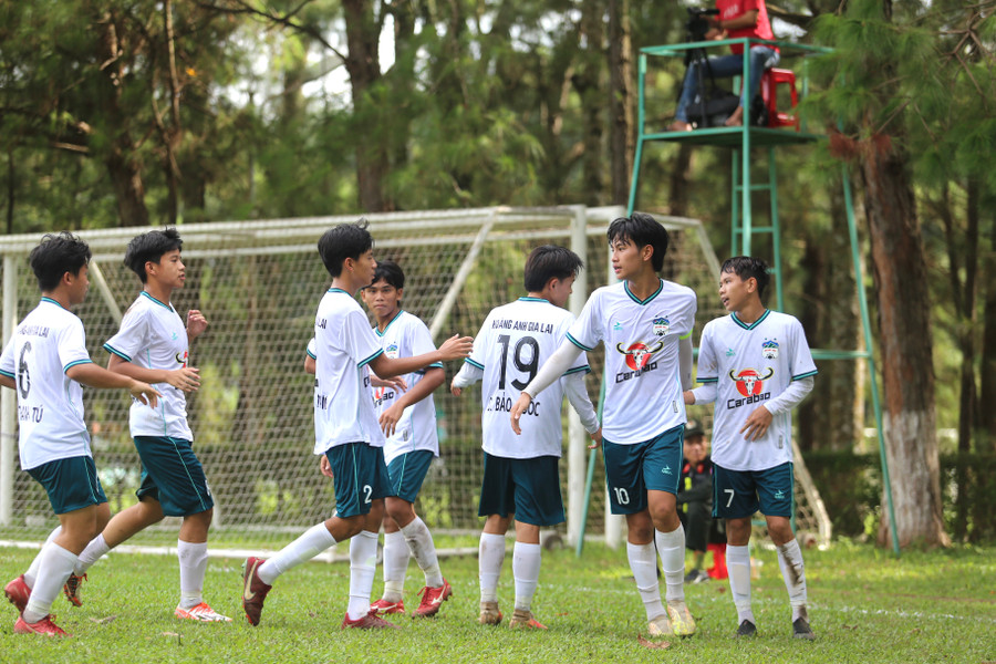 U15 HAGL chính thức giành vé sớm 1 vòng đấu. Ảnh: Văn Ngọc U15 HAGL chính thức giành vé sớm 1 vòng đấu. Ảnh: Văn Ngọc