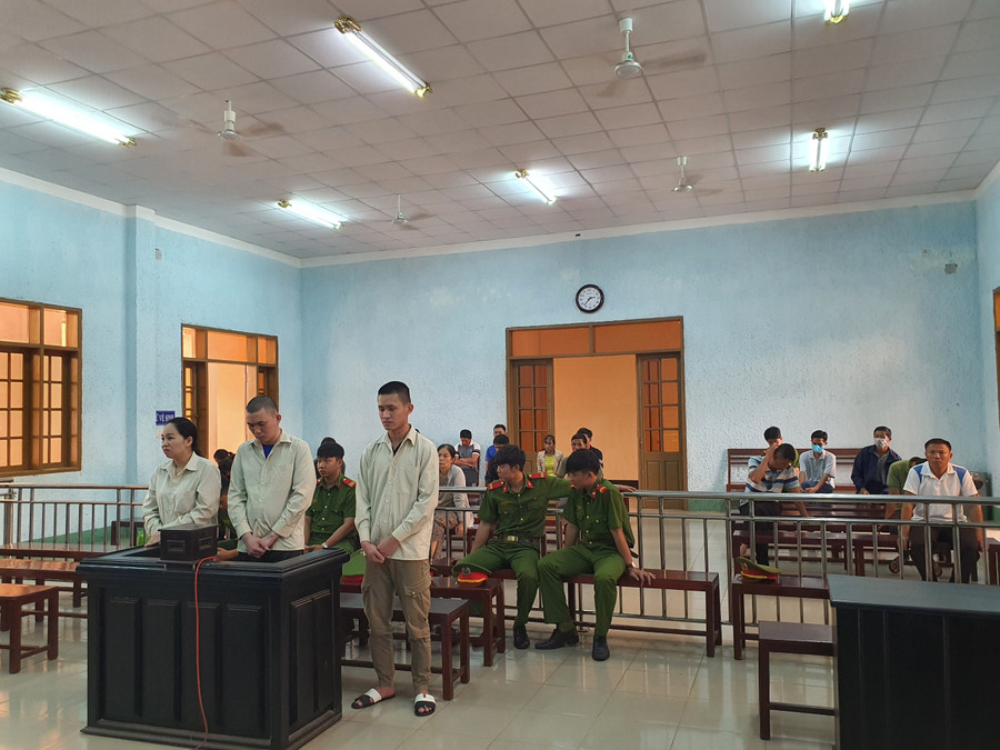 Các bị cáo tại phiên tòa sơ thẩm. Ảnh: Lê Anh
