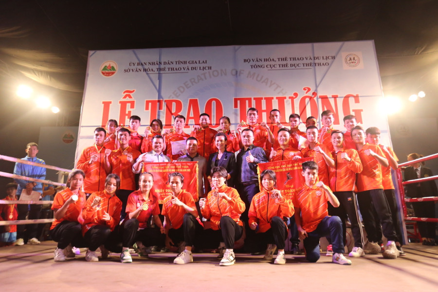 Đoàn Hà Nội 1 xuất sắc giành vị trí nhất toàn đoàn cả ở 2 lứa tuổi. Ảnh: Văn Ngọc