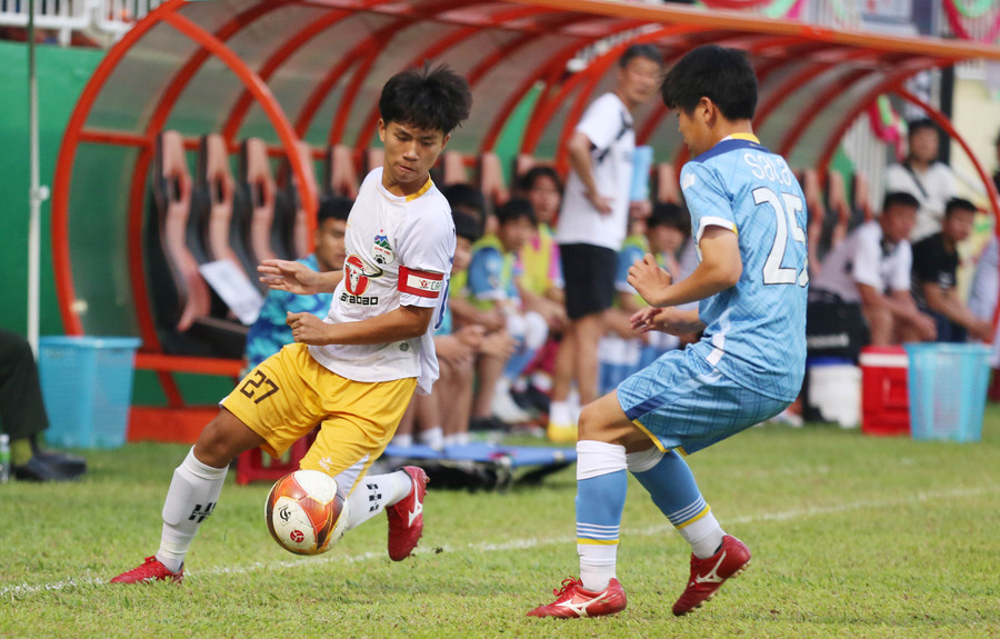 U13 HAGL (trái) đã thi đấu rất nỗ lực trước đội bóng mạnh đến từ Nhật Bản. Ảnh: Văn Ngọc U13 HAGL (trái) đã thi đấu rất nỗ lực trước đội bóng mạnh đến từ Nhật Bản. Ảnh: Văn Ngọc