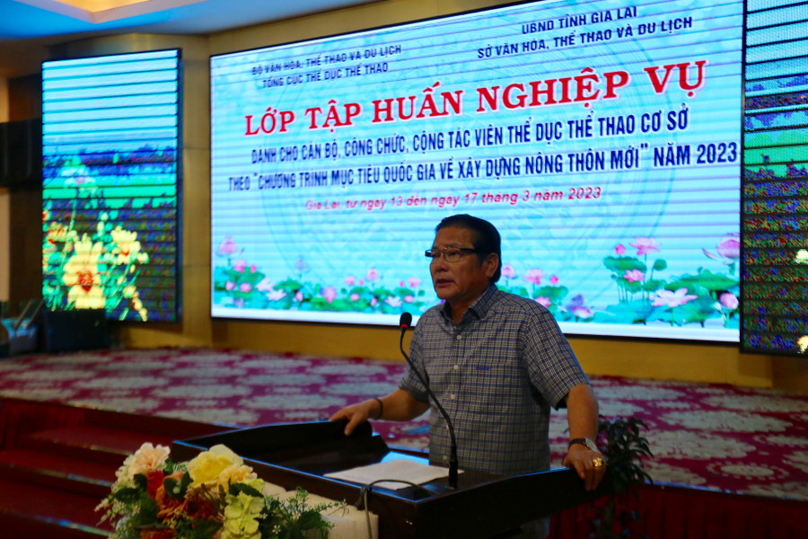 Giám đốc Sở Văn hóa-Thể thao và Du lịch Trần Ngọc Nhung phát biểu khai mạc lớp tập huấn. Ảnh: Văn Ngọc