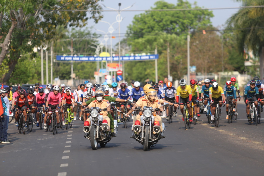 Giải đấu đã quy tụ gần 100 cua rơ ở khu vực Miền Trung-Tây Nguyên tranh tài. Ảnh: Văn Ngọc Giải đấu đã quy tụ gần 100 cua rơ ở khu vực Miền Trung-Tây Nguyên tranh tài. Ảnh: Văn Ngọc