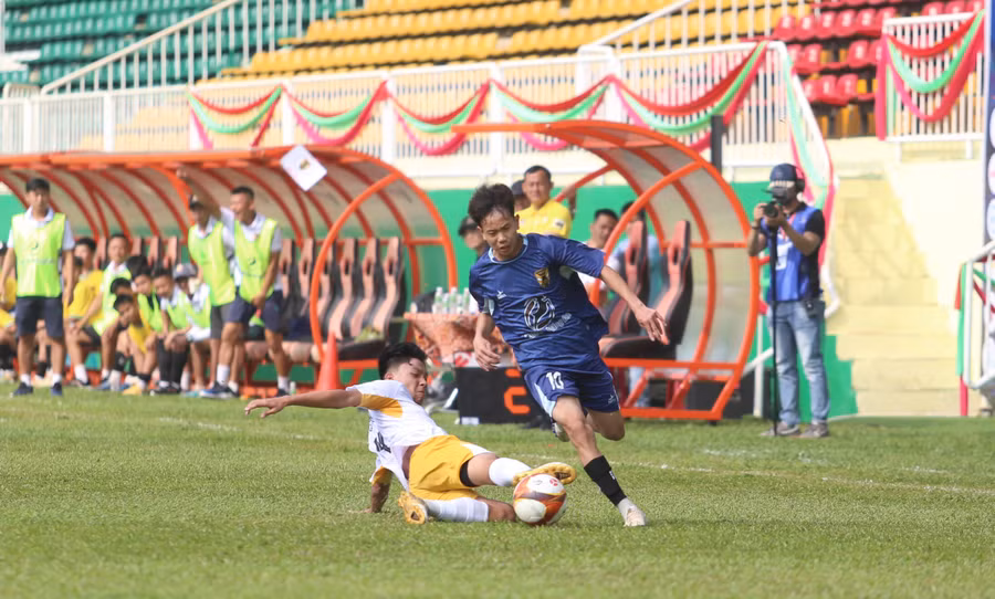Các cầu thủ U13 Kon Tum và U13 Juventus Việt Nam đã cầm chân nhau với tỷ số 2-2. Ảnh: Văn Ngọc