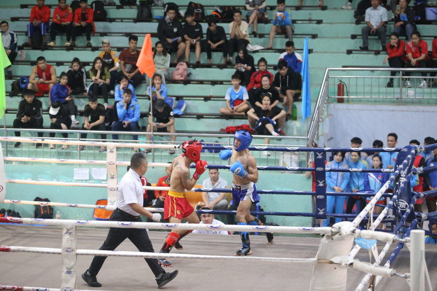 Võ đài thi đấu sẽ được đưa ra bãi đậu xe đường Anh Hùng Núp để khán giả dễ dàng đón xem. Ảnh: Văn Ngọc Võ đài thi đấu sẽ được đưa ra bãi đậu xe đường Anh Hùng Núp để khán giả dễ dàng đón xem. Ảnh: Văn Ngọc