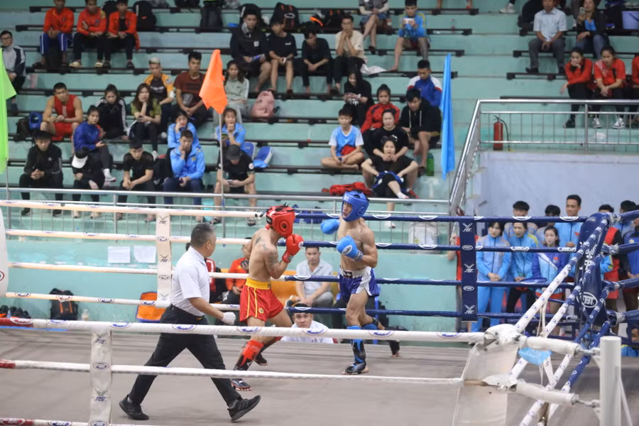 Võ đài thi đấu sẽ được đưa ra bãi đậu xe đường Anh Hùng Núp để khán giả dễ dàng đón xem. Ảnh: Văn Ngọc