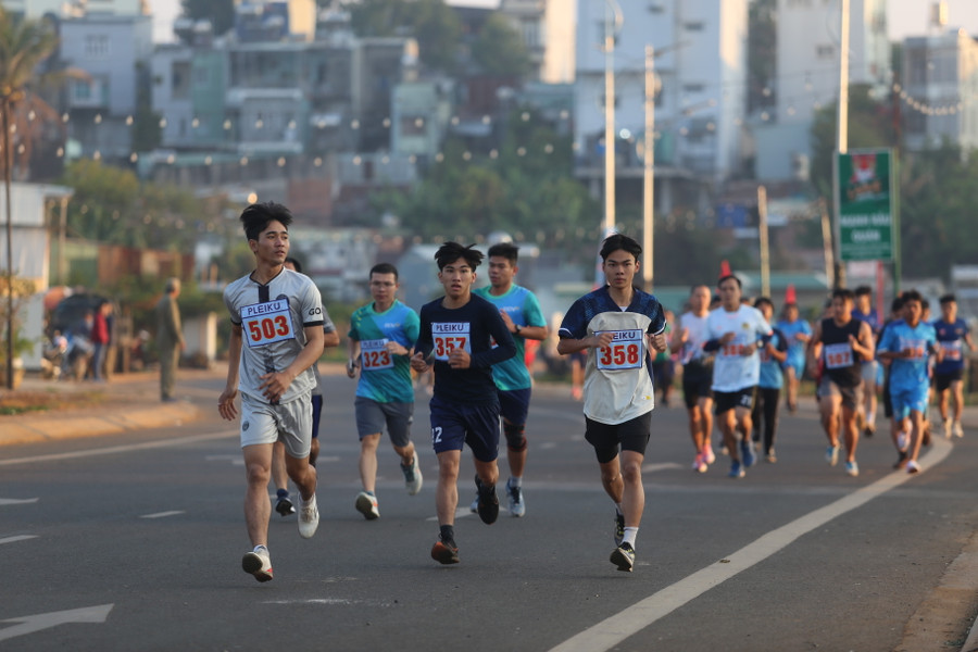 Ban tổ chức đã giới hạn thời gian cho từng cự ly. Ảnh: Hà Phương Ban tổ chức đã giới hạn thời gian cho từng cự ly. Ảnh: Hà Phương