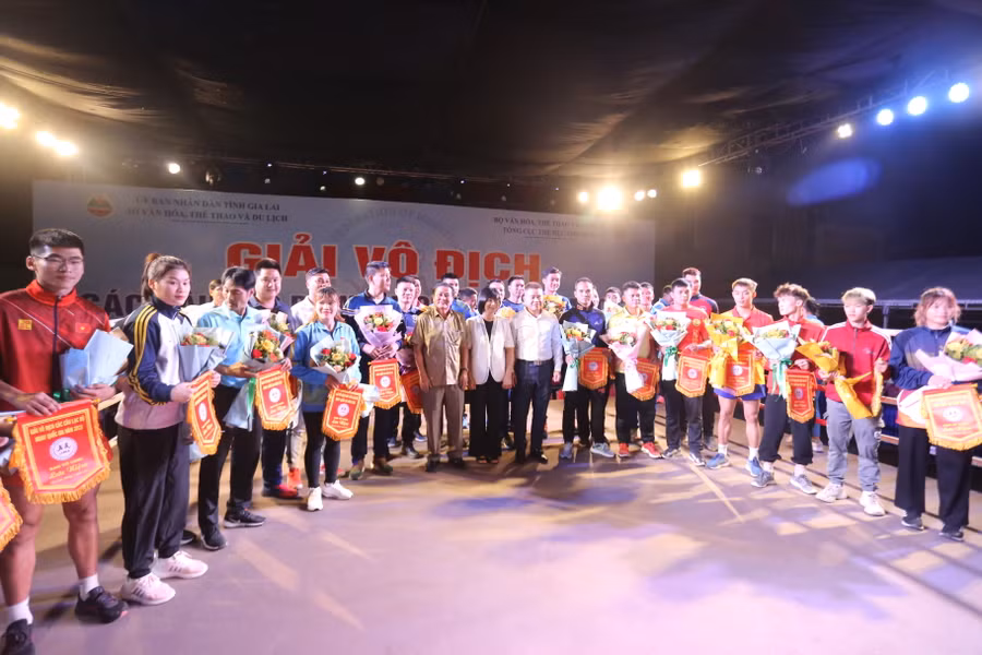 38 câu lạc bộ trong cả nước quy tụ tại giải đấu năm nay. Ảnh: Văn Ngọc