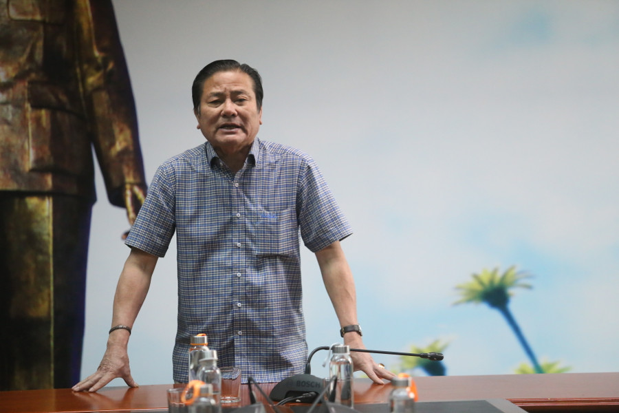 Giám đốc Sở Văn hóa-Thể thao và Du lịch Trần Ngọc Nhung giao nhiệm vụ cho các cá nhân được bổ nhiệm. Ảnh: Văn Ngọc Giám đốc Sở Văn hóa-Thể thao và Du lịch Trần Ngọc Nhung giao nhiệm vụ cho các cá nhân được bổ nhiệm. Ảnh: Văn Ngọc