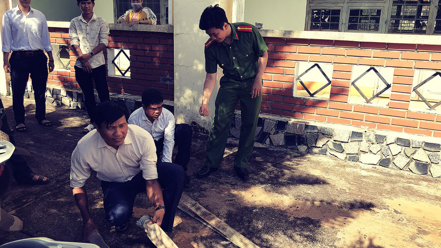 Các học viên được thực hành kỹ năng sử dụng các phương tiện PCCC. Ảnh: Anh Quốc Các học viên được thực hành kỹ năng sử dụng các phương tiện PCCC. Ảnh: Anh Quốc