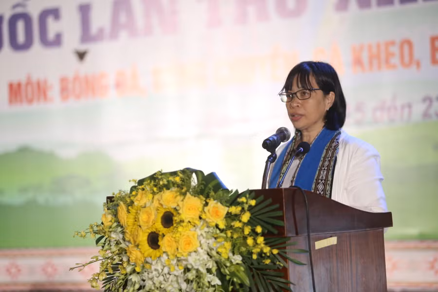 Chương trình khai mạc đặc sắc đã thu hút đông đảo người dân Phố núi. Ảnh: Văn Ngọc