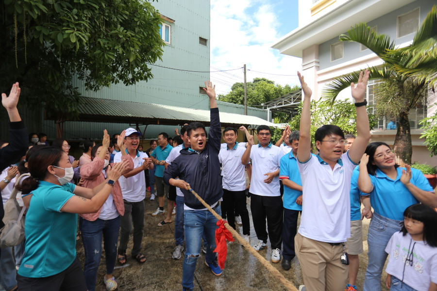 Đội kéo co của BIDV chi nhánh Gia Lai đã giành chức vô địch một cách xứng đáng. Ảnh: Văn Ngọc Đội kéo co của BIDV chi nhánh Gia Lai đã giành chức vô địch một cách xứng đáng. Ảnh: Văn Ngọc