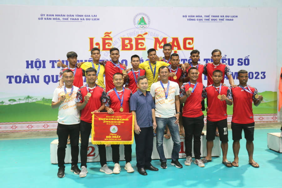 Đội Bóng đá nam Gia Lai giành huy chương vàng ở Hội thi. Ảnh: Văn Ngọc Đội Bóng đá nam Gia Lai giành huy chương vàng ở Hội thi. Ảnh: Văn Ngọc