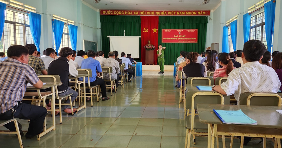 Hơn 130 học viên được huấn luyện nghiệp vụ PCCC. Ảnh: Anh Quốc Hơn 130 học viên được huấn luyện nghiệp vụ PCCC. Ảnh: Anh Quốc