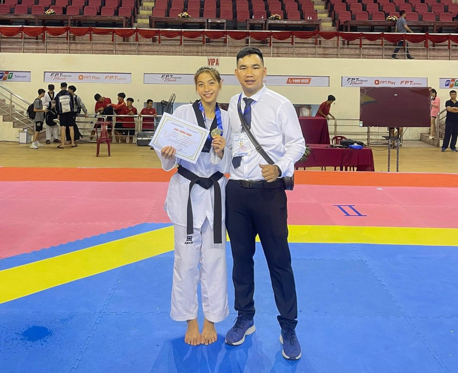 VĐV Nguyễn Thị Mai (trái) đã giành huy chương vàng cho Taekwondo Gia Lai ở lần đầu tiên tham dự Giải Vô địch quốc gia. Ảnh: Nguyễn Nhật VĐV Nguyễn Thị Mai (trái) đã giành huy chương vàng cho Taekwondo Gia Lai ở lần đầu tiên tham dự Giải Vô địch quốc gia. Ảnh: Nguyễn Nhật