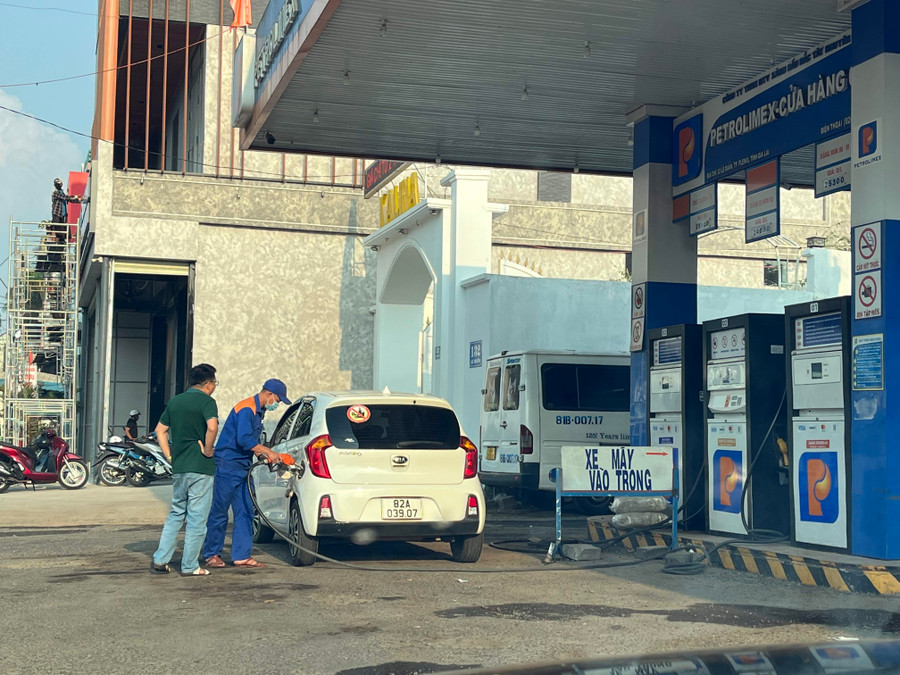 Chiều 27-6, giá xăng dầu tiếp tục tăng. Ảnh: P.V
