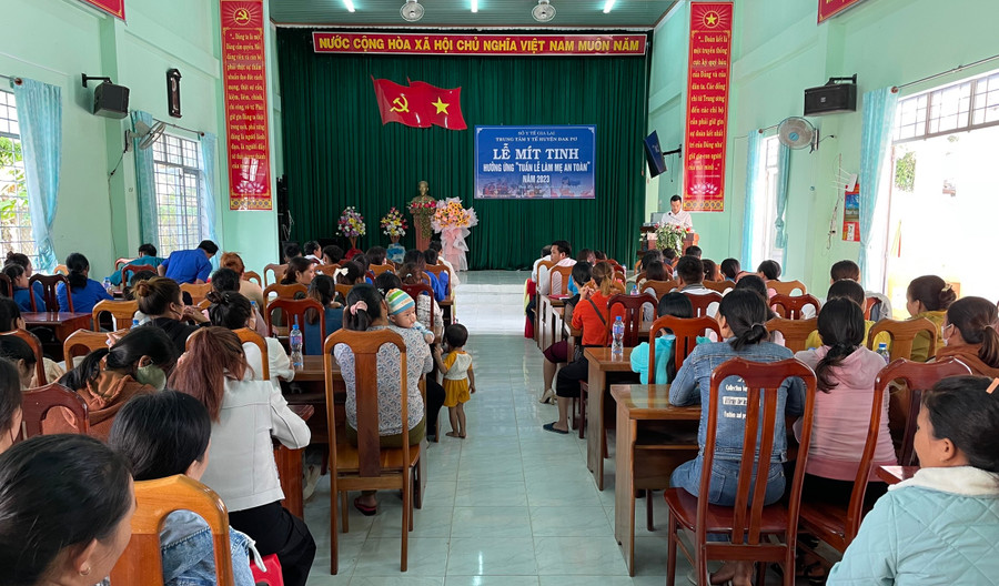 Quang cảnh buổi lễ mít tinh tại xã Ya Hội. Ảnh: Tuyết Mai