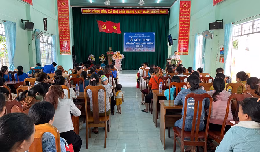 Quang cảnh buổi lễ mít tinh tại xã Ya Hội. Ảnh: Tuyết Mai