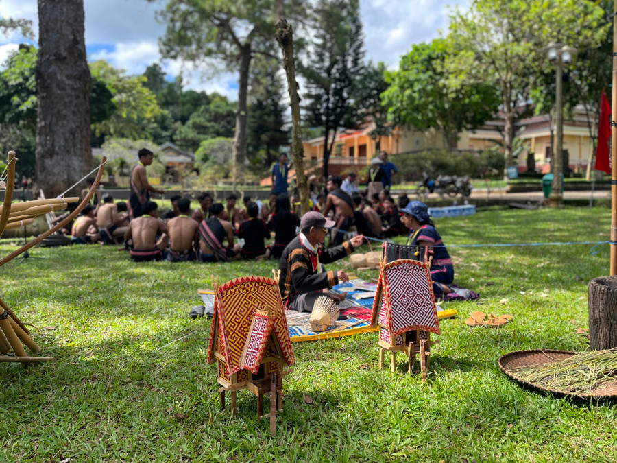 Sự đổi mới trong tư duy giúp thủ công đan lát ngày càng có thêm sức sống, gia tăng giá trị. Ảnh: Phương Vi Sự đổi mới trong tư duy giúp thủ công đan lát ngày càng có thêm sức sống, gia tăng giá trị. Ảnh: Phương Vi