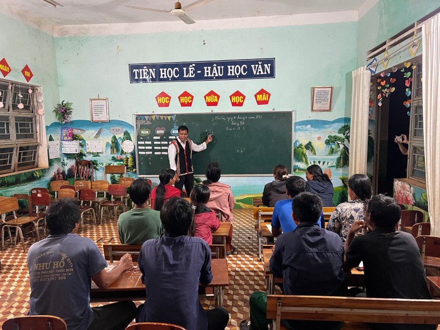 80 học viên theo học lớp xóa mù chữ tại xã Ia Phí. Ảnh: Ngọc Thu 80 học viên theo học lớp xóa mù chữ tại xã Ia Phí. Ảnh: Ngọc Thu