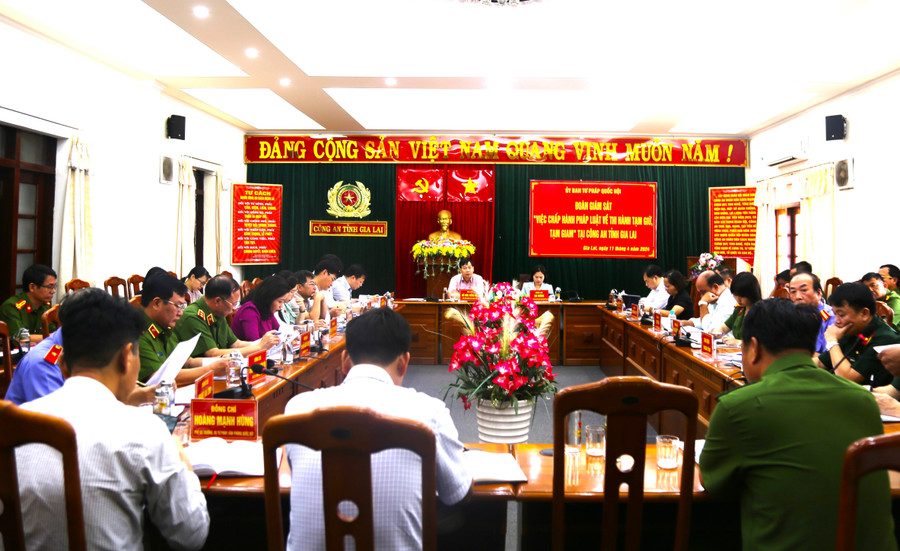 Quang cảnh buổi làm việc. Ảnh: Bảo Hân Quang cảnh buổi làm việc. Ảnh: Bảo Hân