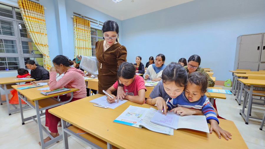 Nhờ sự tận tình của giáo viên, các học viên nhanh chóng tiếp cận với các kiến thức hữu ích.