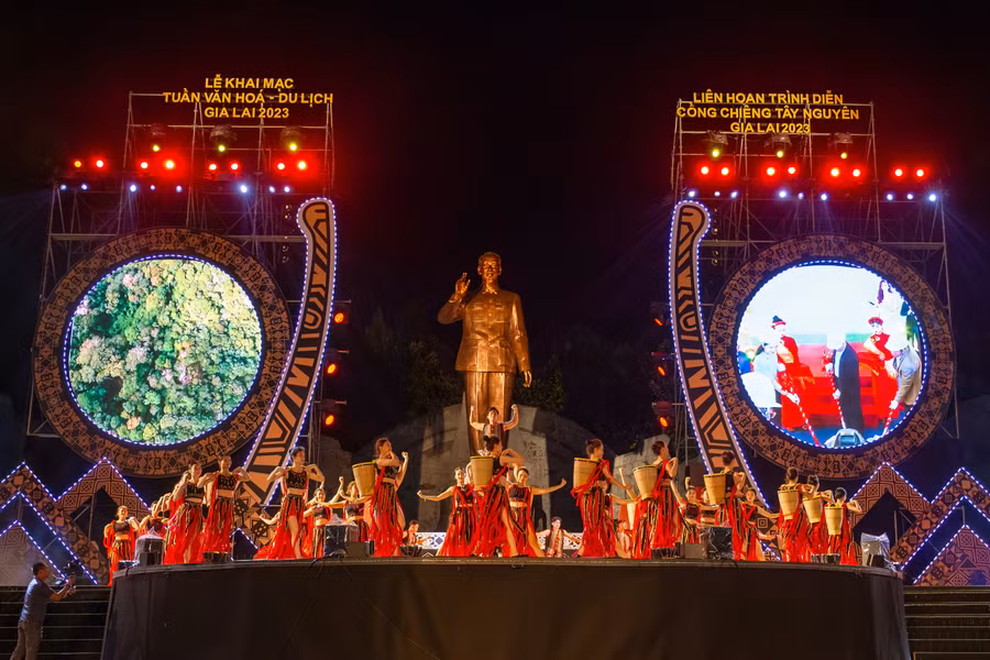 Tự hào báo công.