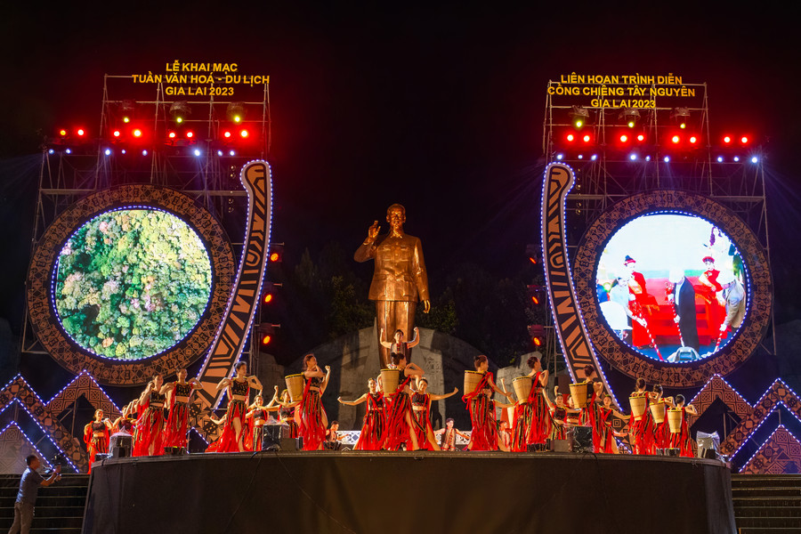 Tự hào báo công.