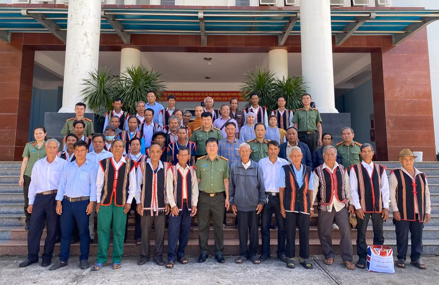 Các đại biểu về dự hội nghị. Ảnh Công an cung cấp