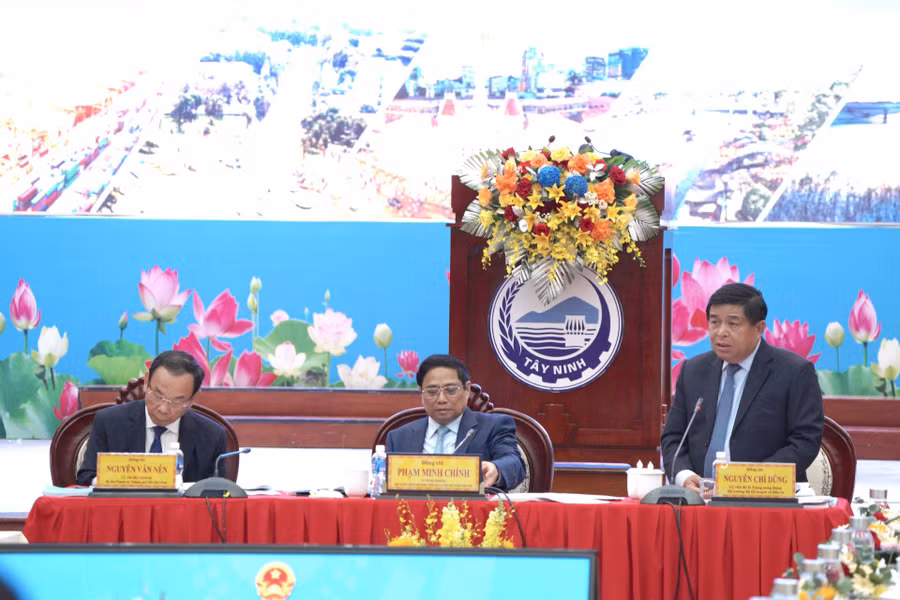 Bộ trưởng Bộ Kế hoạch và Đầu tư Nguyễn Chí Dũng phát biểu.