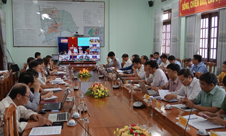 Quang cảnh hội nghị sơ kết công tác 6 tháng đầu năm và triển khai nhiệm vụ 6 tháng cuối năm 2024 của UBND huyện Chư Pưh. Ảnh: Minh Hải Quang cảnh hội nghị sơ kết công tác 6 tháng đầu năm và triển khai nhiệm vụ 6 tháng cuối năm 2024 của UBND huyện Chư Pưh. Ảnh: Minh Hải