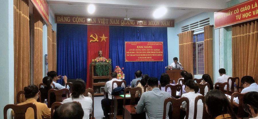 Quang cảnh lớp bồi dưỡng tiếng Bahnar. Ảnh: Tuyết Mai Quang cảnh lớp bồi dưỡng tiếng Bahnar. Ảnh: Tuyết Mai