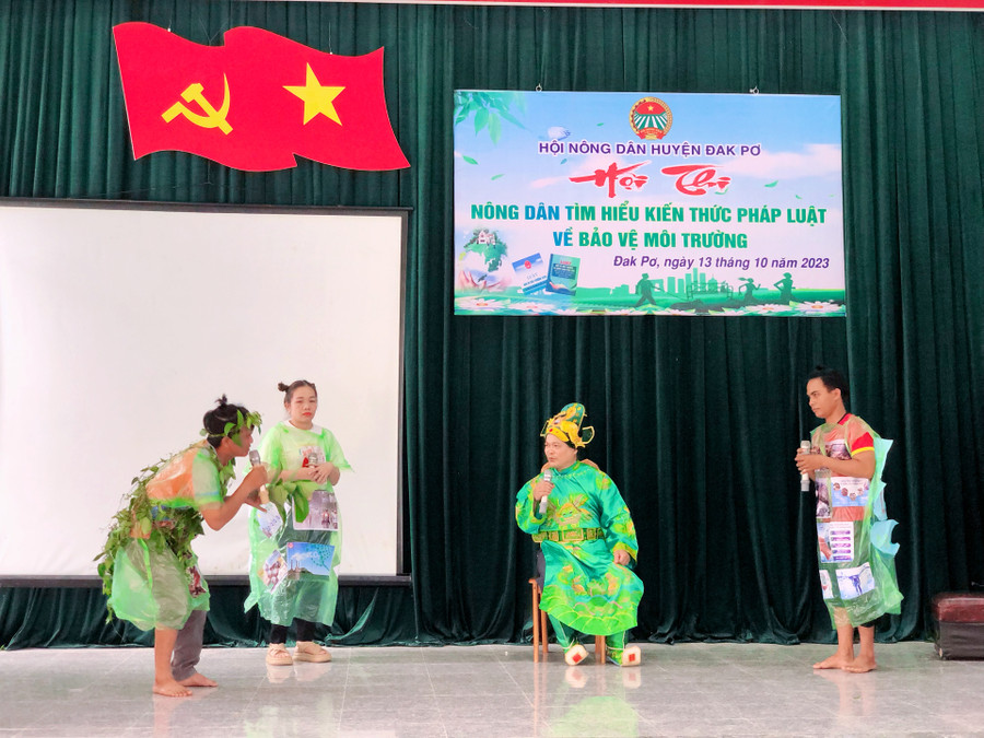 Các đội đã có nhiều sáng tạo trong phần thi tiểu phẩm tại hội thi. Ảnh: Lan Anh Các đội đã có nhiều sáng tạo trong phần thi tiểu phẩm tại hội thi. Ảnh: Lan Anh