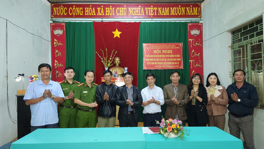 Hội nghị triển khai thí điểm mô hình Tuyến đường tự quản trong công tác trật tự đô thị-an toàn giao thông và vệ sinh môi trường. Ảnh: Bá Bính