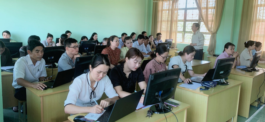 Các học viên tham gia tập huấn. Ảnh: Hồng Hạnh Các học viên tham gia tập huấn. Ảnh: Hồng Hạnh