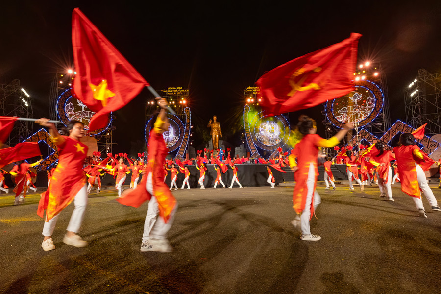 Tổ quốc vinh quang.