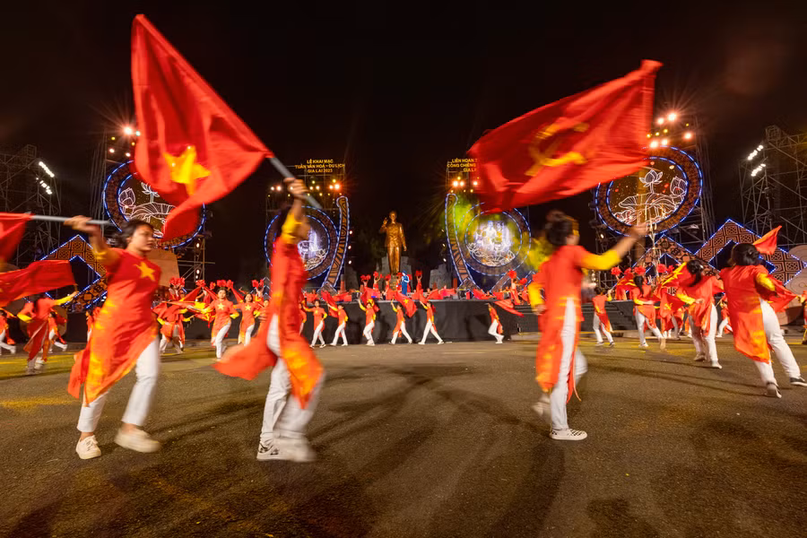 Tổ quốc vinh quang.