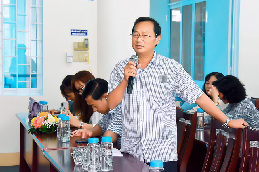 Nguyên Tổng Biên tập Báo Gia Lai Đoàn Minh Phụng bày tỏ niềm vui mừng khi thấy Báo ngày càng phát triển. Ảnh: Đức Thụy