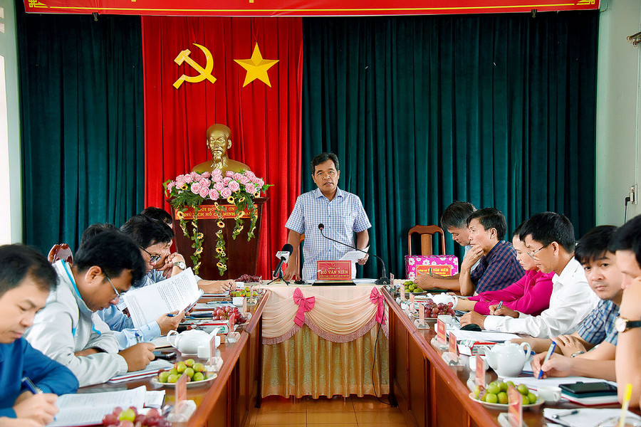 Bí thư Tỉnh ủy Hồ Văn Niên phát biểu tại buổi làm việc với hệ thống chính trị xã Ia Me. Ảnh: Đức Thụy
