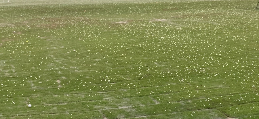 Pleiku mưa giông kèm theo mưa đá. Ảnh: HK Pleiku mưa giông kèm theo mưa đá. Ảnh: HK