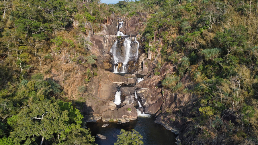 Dòng thác nhìn từ trên cao. Ảnh: Hoàng Ngọc Dòng thác nhìn từ trên cao. Ảnh: Hoàng Ngọc