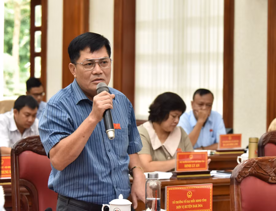 Bí thư Huyện ủy, Chủ tịch HĐND huyện Đak Đoa Nguyễn Hữu Thọ nêu những vướng mắc trong thu hút đầu tư. Ảnh Đức Thụy