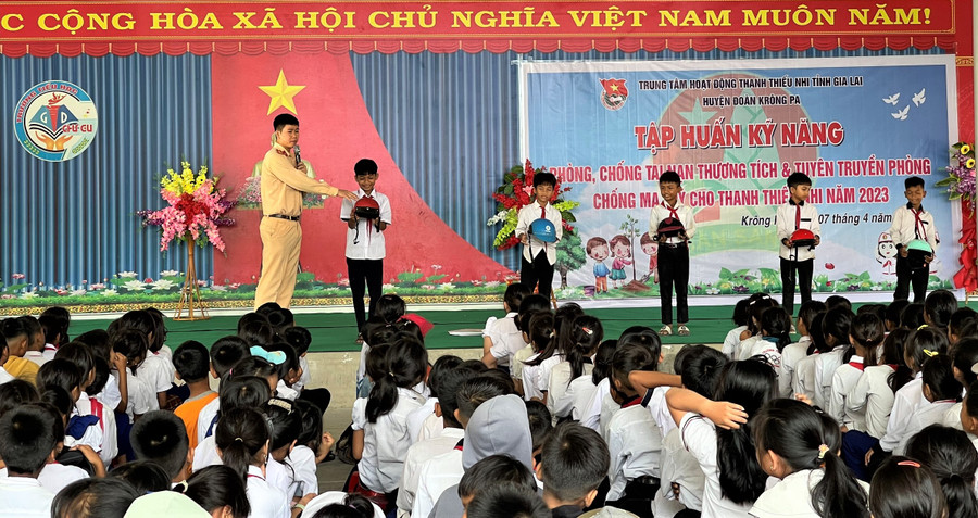 Quang cảnh buổi tuyên truyền phòng, tránh tai nạn thương tích. Ảnh: Hà Đức Thành Quang cảnh buổi tuyên truyền phòng, tránh tai nạn thương tích. Ảnh: Hà Đức Thành