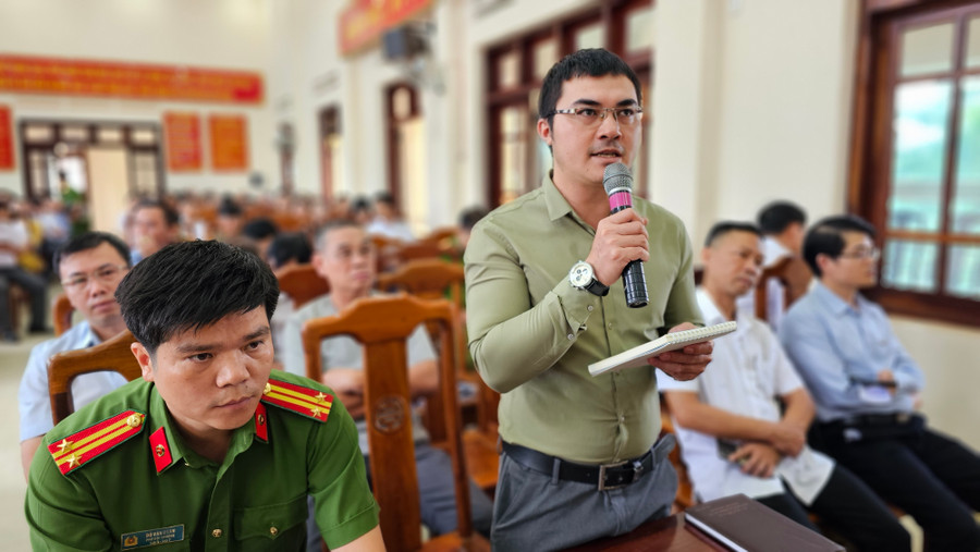 Đại diện các cơ quan, doanh nghiệp tham gia kiến nghị tại buổi đối thoại. Ảnh: Bá Bính