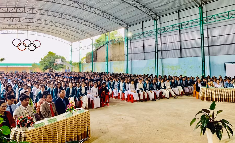 Quang cảnh lễ khai giảng tại Trường THPT Chi Lăng. Ảnh: Hồng Thương