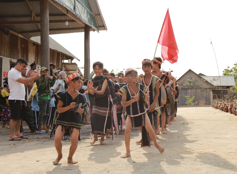 Trong vai trò là Phó Chủ tịch Đại hội đồng Công ước 2003 về bảo vệ di sản văn hóa phi vật thể, Việt Nam sẽ trực tiếp tham gia vào quá trình xây dựng, thông qua các quyết định quan trọng của UNESCO về văn hóa. Ảnh: Phương Vi Trong vai trò là Phó Chủ tịch Đại hội đồng Công ước 2003 về bảo vệ di sản văn hóa phi vật thể, Việt Nam sẽ trực tiếp tham gia vào quá trình xây dựng, thông qua các quyết định quan trọng của UNESCO về văn hóa. Ảnh: Phương Vi
