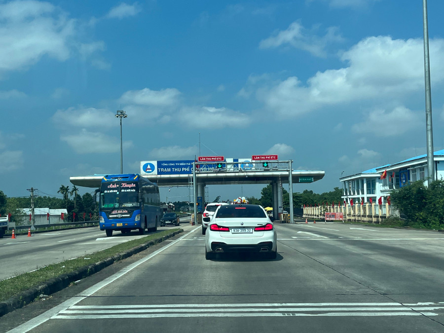 Bên nhận chuyển nhượng quyền thu phí sử dụng tài sản kết cấu hạ tầng giao thông đường bộ phải báo cáo doanh thu hàng năm. Ảnh: Phương Vi