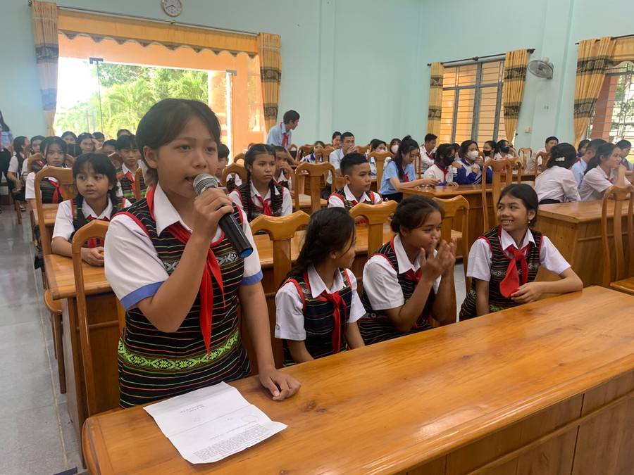 Các em học sinh huyện Kông Chro tham gia ý kiến tại buổi đối thoại. Ảnh: Thúy Ngọ Các em học sinh huyện Kông Chro tham gia ý kiến tại buổi đối thoại. Ảnh: Thúy Ngọ