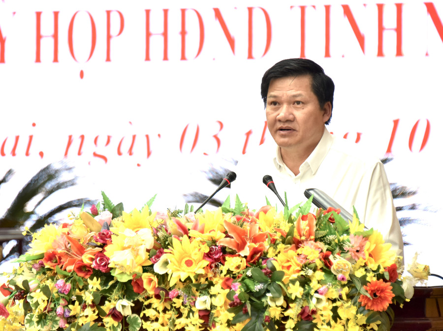 Phó Chủ tịch Thường trực HĐND tỉnh Trương Văn Đạt phát biểu khai mạc phiên chất vấn. Ảnh: Đức Thụy Phó Chủ tịch Thường trực HĐND tỉnh Trương Văn Đạt phát biểu khai mạc phiên chất vấn. Ảnh: Đức Thụy